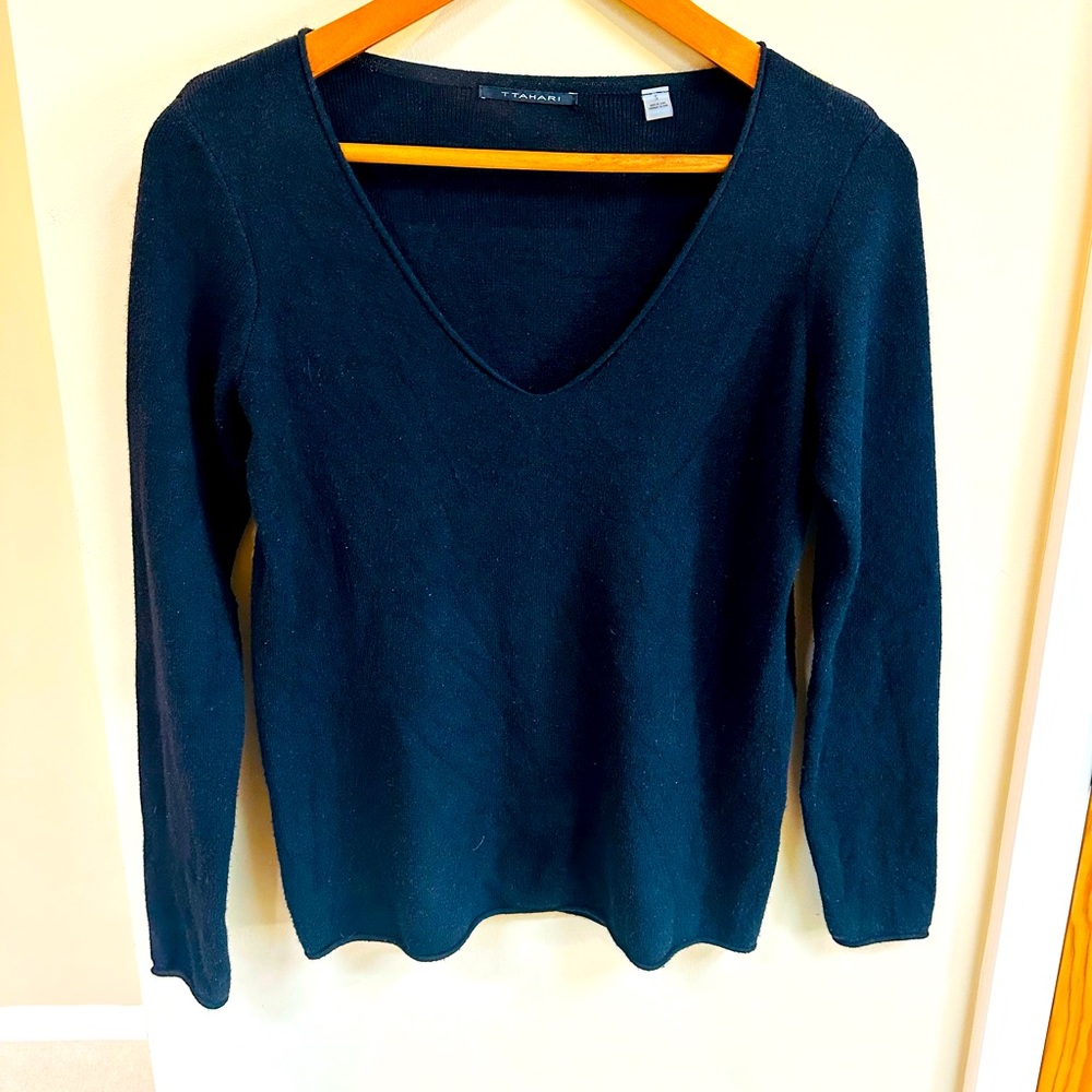 T Tahari Size S V Neck Black Pullover Sweater